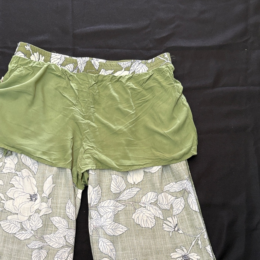 ILLA ILLA Olive Green Floral Wide Leg Pants with Cream Print - Picture 8 of 9
